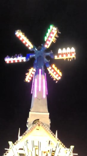 FAF's High Energy at Zaragoza in 2024. The ZIERER Starshape is one of only two travelling in the world at this moment in time. High Energy is one of the largest travelling rides in Spain today. Originally new in 2003 for Kaiser in Germany the spectacular machine attended many of Germany's largest fairs in it time there including the Munich Oktoberfest. #highenergy #ferias #kirmes #kermis #Kaiser #zaragoza #funfairrides #funfair #fairgrounds #foire #foraine #tivoli #lunapark #carnival #midway #fa