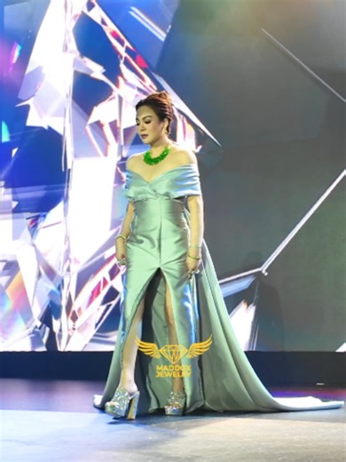 Goosebumps! The Optimum Star, #ClaudineBarretto, proves why she's a true icon—bringing unmatched elegance, timeless beauty, and undeniable star power to the Maddox Fashion Show: Iconic Runway. ✨💎 #MaddoxIconicRunway #DMaddoxJewelry #MaddoxJewelry #ClaudineBarretto #JamesBlanco #AmyAustria #PoloRavales #AJRaval #AljurAbrenica #AubreyMiles #TroyMontero #DiegoLoyzaga #PanchoMagno #EAGuzman #ShereeBautista #GiselleSanchez #KatrinaHalili #GenevaCruz #GaryEstrada #AlmaConcepcion #RegineTolentino #Ara