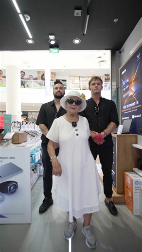 71 reactions · 3 comments | Babcia ogarnęła Kubie kompa. Ty też możesz — z wyjątkową promocją!  Monitor 27" 180 Hz 50% taniej, przy zakupie objętego promocją komputera marki Komputronik! Promocja trwa do 31.10.2025 r. lub do wyczerpania zapasów | Komputronik | Facebook