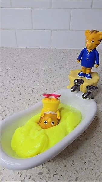 Slime bath 🛁 with Tiger's and cocomelon! 🤯😵‍💫
