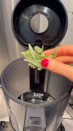 Cold Pressed Green Cucumber Juice Nama J2 Juicer discount code RIANE10 #healthylifestyle #juicewrld