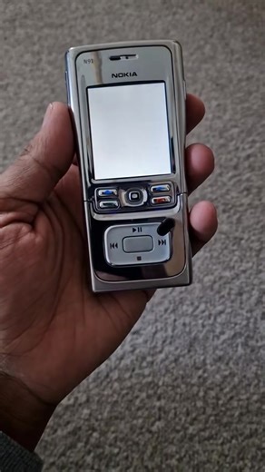 Before Spotify… there was THIS 📱🎵 The Nokia N91 was the real music king of the 2000s 😎 #NokiaN91 #RetroTech #OldSchoolVibes #MusicLegend #90sKid