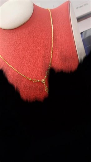 Beautiful Heart-Shaped Charm Gold Necklace Showcase