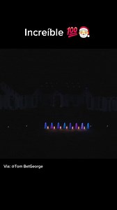 Cuando dejan a un raver encargado de la de decoración navideña 🎅👀 | Electro Rave