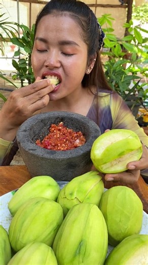 YUM yum 🤤 #eatingvideo #mukbang #reels #asmreating #reelvideo #eating #fruits | Learning Insider