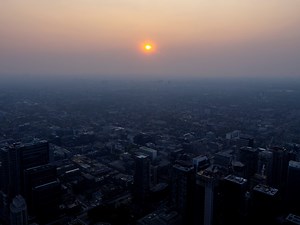 Wildfires prompt hazy skies, air quality warnings in Canada, US