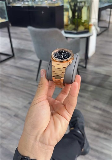 Explore the Rose Gold Chronograph by VALUCHI