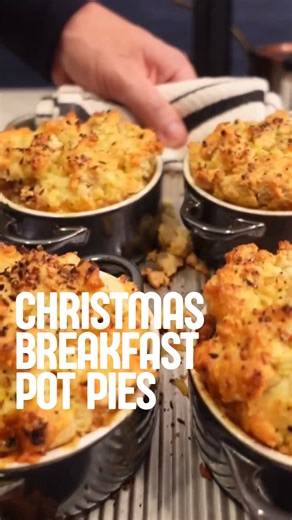 Chef Stu on Instagram: "The holiday breakfast you’ll want on repeat. Individual Breakfast Pot Pies with savory sausage gravy, soft scrambled eggs, and flaky buttermilk biscuit crumbles. The Filling 3/4lb breakfast sausage 1 tbsp flour + 2/3 cup heavy cream (for the gravy) 4 eggs, soft scrambled Diced peppers & onions 3/4 cup shredded Gruyère The Biscuit Topping 1 cup flour 1 1/2 tsp baking powder + 1/4 tsp baking soda 5 tbsp cold butter, cubed 1/3 cup buttermilk Steps 1. Prep: Brown sausage with