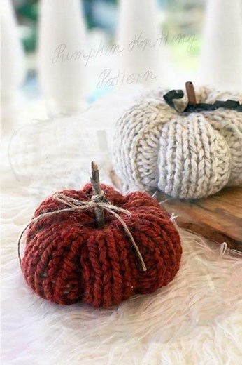 Pumpkin Knitting Pattern (Beginner Friendly!)