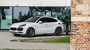 What Makes the 2021 Porsche Cayenne Turbo S E-Hybrid Worth Almost $200,000?