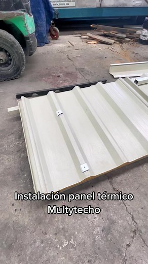 Cómo instalar panel térmico Multytecho? Aqui te decimos paso a paso y los accesorios que necesitas. Más información en PolicasaQro #Multypanel #multytecho #paneltermico #panelsandwich #maximafijacion #closureinstall #ternium #accesorios #consejoslaminacion #consejos #laminacion #diy #diyproject #remodelacion #trabajandoduro #trabajandoandamos #hombretrabajador #hombretrabajador #eneltrabajo #estoytrabajando #trabajo