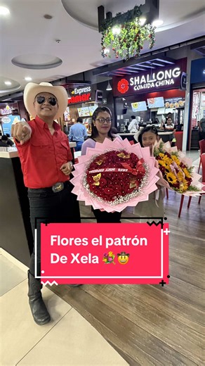 El Patrón de Xela llevando un bonito detallazo 💐🤠 Gracias por su confianza y hacernos parte de tan bellos momentos ✨🎉 #elpatrondexela #entregas #elmeropatrondexela #detalles #felicidad