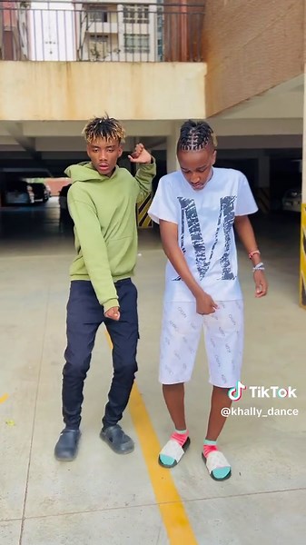 Social Influencer and Sandra's Water Dance Challenge