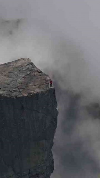 Breathtaking Sunrise Photography A Perfect Morning Above the Clouds