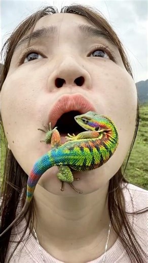 A Weird Lizard Crawls Into the Baby’s Mouth! 😱🦎#couple #martialarts #shorts