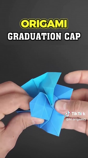Cómo hacer un gorro de graduación en origami