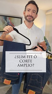 ¿Eres team ajustado ó team holgado? ¿Que prefieres corte slim fit ó corte recto en pantalones? Desde hace un tiempo los pantalones holgados regresaron para quedarse por un buen rato y en mi opinión han desplazado a los de corte slim ¿Será una tendencia cíclica como siempre pasa? Ayúdame con tu voto en la encuesta para saber que corte prefieres! #modaparahombres #modamasculina #tipsdemodahombre #outfitsparaoficina #pantalones #levis | MODA CAPITAL MEN