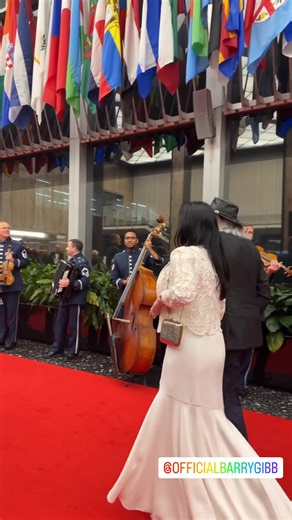 7.2K views · 160 reactions | Barry Gibb at the Kennedy Center Honors red carpet and after gala photo shoot 殺 Copyrights Kennedy Center Instagram Stories https://instagram.com/stories/kennedycenter/3249411524891674816?utm_source=ig_story_item_share&igshid=NjZiM2M3MzIxNA== | Bee Gees Fan Club Australia | Facebook