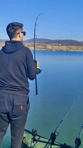 #carp #sunset #catchandrelease #fy #carpfood #purcarenilake #carpfishing #pescuitlacrap #fyp #forever #pescuit2022 #foxfishing #video | Darius Barker