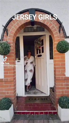 Jersey Girls be YOU! #jerseygirl #jerseygirls #newjersey #newjerseygirls #jerseyshore #jerseystrong #beach #jerseymikes #jersey #nj #itsajerseything #jerseysbest #jerseygirlsdoitbetter #eastcoast #shorelife #cawfee #gardenstate | Jersey Girls Life