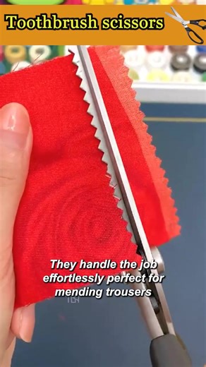 ✂️🌊 One snip creates a scalloped edge! ‘Serrated fabric scissors’ = serrated wolf-tooth scissors. Even those with unsteady hands can achieve sophisticated wavy patterns, transforming old T-shirts into French-inspired freshness 🌿 ✅ Serrated blade design — cuts and prevents fraying in one swift motion ✅ Wavy edge effect — effortlessly creates decorative lace borders on fabric/wrapping paper ✅ Precision cutting — clean, smooth edges elevate your craftwork's finish ✅ Ergonomic Handle — Reduces fat