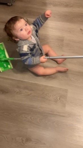 Please tell me how the heck an m&m falls out his shirt in the last ten seconds 😂😂 | Jessi Bellottie Munnich