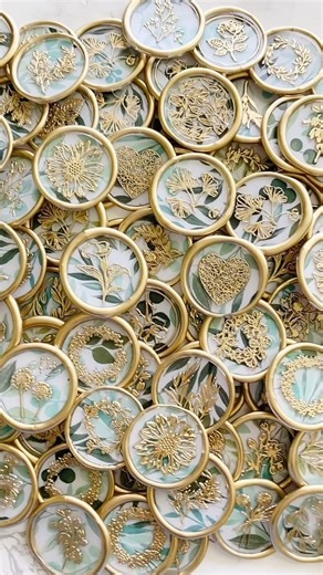 Three things I wish I had known when I started making hot glue seals… read caption 👇🏼