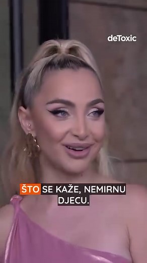 34K views · 1.7K reactions | Pevačica Maja Berović otkrila nam je i kako izgleda jedan njen dan privatno! Kako se snalazi u ulozi majke i koliko i kako se trudi da provodi vreme sa svojim naslednikom? Premijerno od 12h, ne propustite “deToxic” 朗 @mayaberovicofficial #toxicdetoxic #toxictv | Toxic TV_Official | Facebook