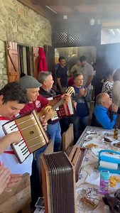 4K views · 2K reactions | A música tradicional nunca pode faltar nas festas ❤️ #madeira #visitmadeira #acontecemadeira | Acontece Madeira | Facebook