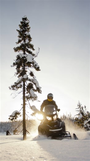 The engine roars, powder flies beneath the skis, and the horizon stretches endlessly before us, revealing a vast playground where nature becomes a partner in our adventures. ❄️ With every turn revealing a breathtaking snowy landscape, a rush of freedom takes over and sends shivers straight to the core… that’s what snowmobiling is all about in Québec. With 33,300 kilometres of marked, interconnected, and well-maintained trails, you can ride across the province from one end to the other… almost! W