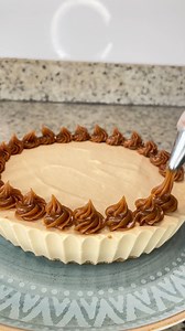 Cheesecake de dulce de leche SIN HORNO 🤎 #cheesecake #postressinhorno #dulcedeleche | Angie Hernández