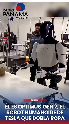 2K views | #EsViral Este es Optimus Gen 2 la más reciente creación de la compañía Tesla, es un robot humanoide que además de otras funciones puede doblar ropa. Recientemente el CEO de la empresa, Elon Musk, presumió en la red social X la destreza del humanoide para doblar una camiseta. Musk prometió que en el futuro el robot podrá doblar prendas de vestir de manera autónoma. #RadioPanama | Radio Panamá | Facebook