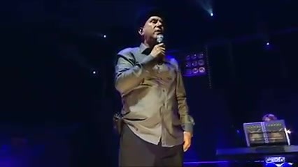 La chanson « Lo dia Maria » de #Nadau est empreinte d’une poésie douce et mélancolique, qui mêle l’intimité des sensations quotidiennes à une profondeur émotionnelle universelle. Les paroles tissent un tableau où le réel et le rêve s’entrelacent, comme une toile peinte avec les couleurs subtiles de l’aube et les ombres de la vie ordinaire. Dès les premiers vers, on plonge dans une métaphore de l’espoir qui s’évanouit, une fragilité humaine esquissée avec tendresse. Maria semble incarner à la foi