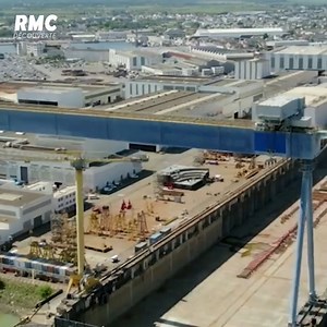 Ce portique de 65m de haut est capable de soulever 1200 tonnes pour effectuer l'assemblage et la mise à l'eau des navires ! | RMC WOW | Facebook