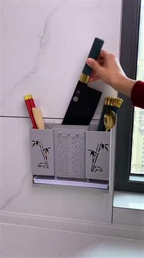 Wall-Mounted Knife Holder 🔪 | No Drilling Needed! Perfect Kitchen Hack