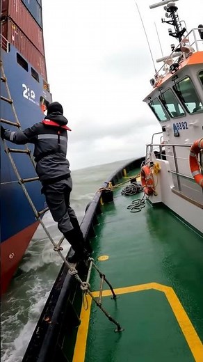A Terrifying Dance Between Two Vessels #Ocean