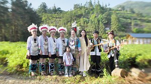 人民日报社人民网刘微：三枚党员徽章的故事-新华网