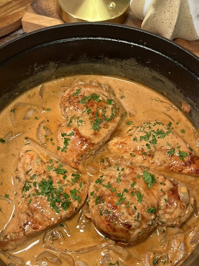Easy Creamy Boursin Chicken 🧡 made with Garlic & Fine Herbs @Boursin Cheese 🧀 this dish was so delicious it could be paired with either pasta, rice, or even mashed potatoes with a side of roasted vegetables. Looking for an easy cozy meal? Well this ones for you! Serves 4 Ingredients * 4 (about 1.5-2lbs) chicken breasts (i cut my two giant chicken breasts into 4 pieces) * 1 tablespoon olive oil, plus more for cooking the chicken * 1/2 teaspoon paprika * 1 teaspoon garlic powder * 1 teaspoon oni