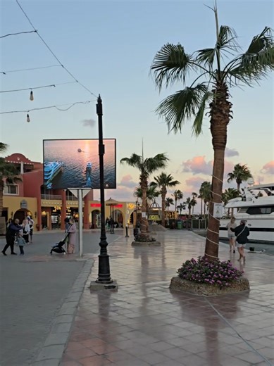 You walk the marina, the sky turns gold 🌇 Next stop? The Moon — sizzling steaks, cool cocktails & serious chill. That Hurghada feeling hits different here. #TheMoonRestaurant #TheMoonHurghada #HurghadaMarina #HurghadaEats #VisitHurghada