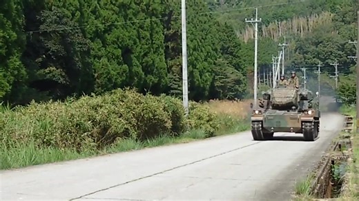 #JGSDF #Japon #SPAAG #Guntank #Antiaereo Type 87 Self-propelled Anti-aircraft Gun de la fuerzas terrestres de autodefensa de Japón. Igual que el Gepard su arma principal son los cañones de 35mm oerlikon. Cómo base se toma el chasis de Type 74. Por cómo se ve visualmente tiene el sobrenombre de Guntank. -Battleship Yamashiro | Guerras Historicas
