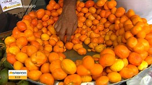 Consumidores se apressam para comprar pequi em fim de temporada, em Goiânia