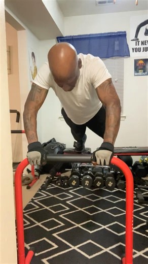 Incredible core and shoulders!
