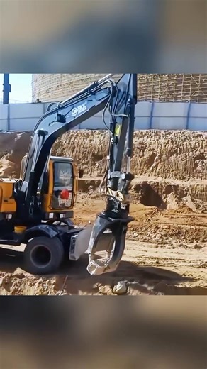 JG Stone Grab: Hard-wearing claws, stable gripping – isn’t this the game-changer for your stone-handling tasks?#StoneGrab #HardWearingStoneTool #StableStoneHandling | JingGong Excavator Machinery