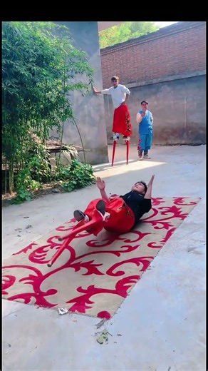 Intangible cultural heritage of stilt walking inheritance #The masters are among the commo