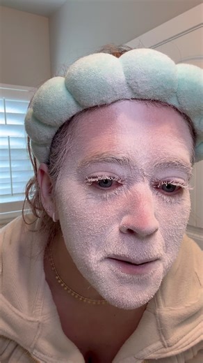 Dermaplaning Guide Using Hair Identifying Spray