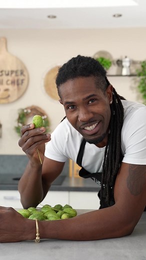 KONKÒMBER CHIKÍ • ❤️ • Mijn absolute favoriet als het om stoofgerechten gaat... deze kleine, Caribische komkommers! . 🥒 Bij ons groeien ze als onkruid... hier moet je er wat meer moeite voor doen: Je vindt ze in de Surinaamse toko's. Daar noemen ze ze meestal 'boskomkommer' . 🥒 RECEPT in mijn kookboek 'De Complete Antilliaanse Keuken' en bovenaan op mijn website. Voor allebei geldt natuurlijk: link in mijn profiel--> @jurinoignacio . . . #antilliaanseten #jurinoignacio #Curaçao #Curacao #aruba