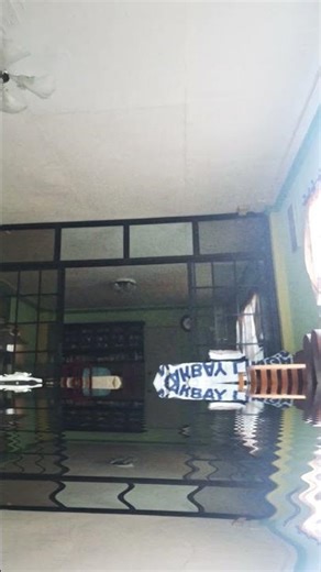 hello how are you im under the water pis help me