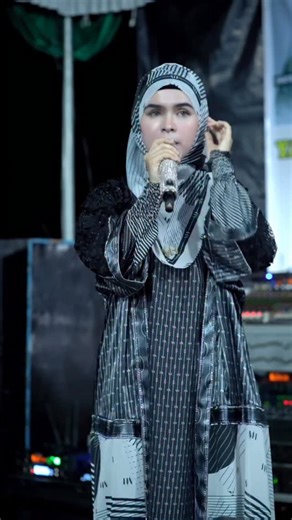 Nada sikkah on Instagram: "Live perform Maulid nabi Muhammad SAW di pondok pesantren sikkah Al Azhar lampung selatan . Pimpinan ayahanda tercinta Muhammad Saifulloh dan ummi @umminya_nada . . . Vidio By @hasan_ns1 Audio record by @haydarassegaf Wardrobe : @motifhawaofficial.id . #nadasikkah #nadahaydar #haydarassegaf #nengnada11 #sholawat #nengnada #nengnadasikkah"