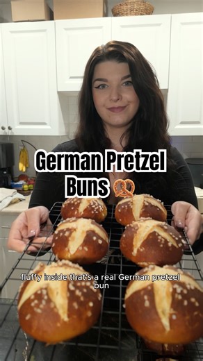 THIS is how make pretzel buns in Germany 🇩🇪 🥨 #germanfood #fromscratch