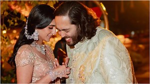 A closer look at Anant Ambani’s exquisite yellow diamond lion brooch. Pics and video